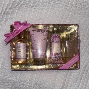 Tahari Pink Body Wash Bath & Body Collection
